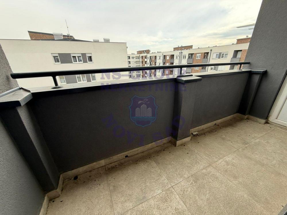 Slika 7 - Troiposoban, 74m2, Avijatičarsko naselje Novi Sad, sa terasom, ima lift
