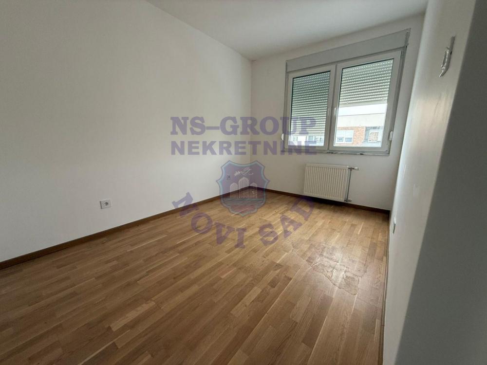 Slika 2 - Troiposoban, 74m2, Avijatičarsko naselje Novi Sad, sa terasom, ima lift