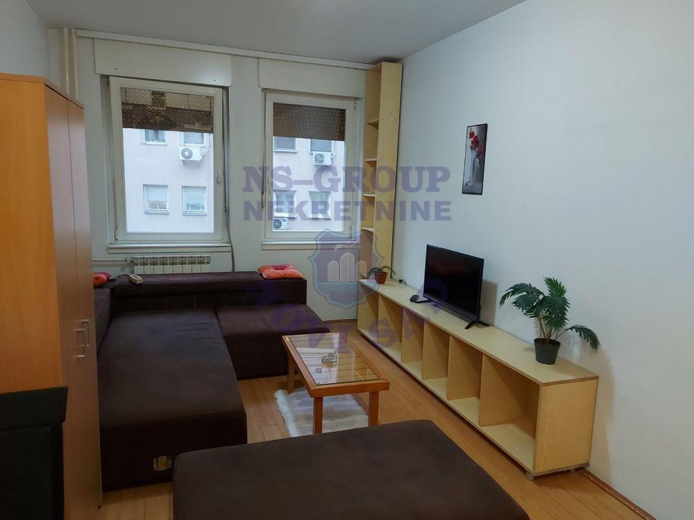 Slika 2 - Odlicna Garsonjera na Bulevaru Oslobodjenja