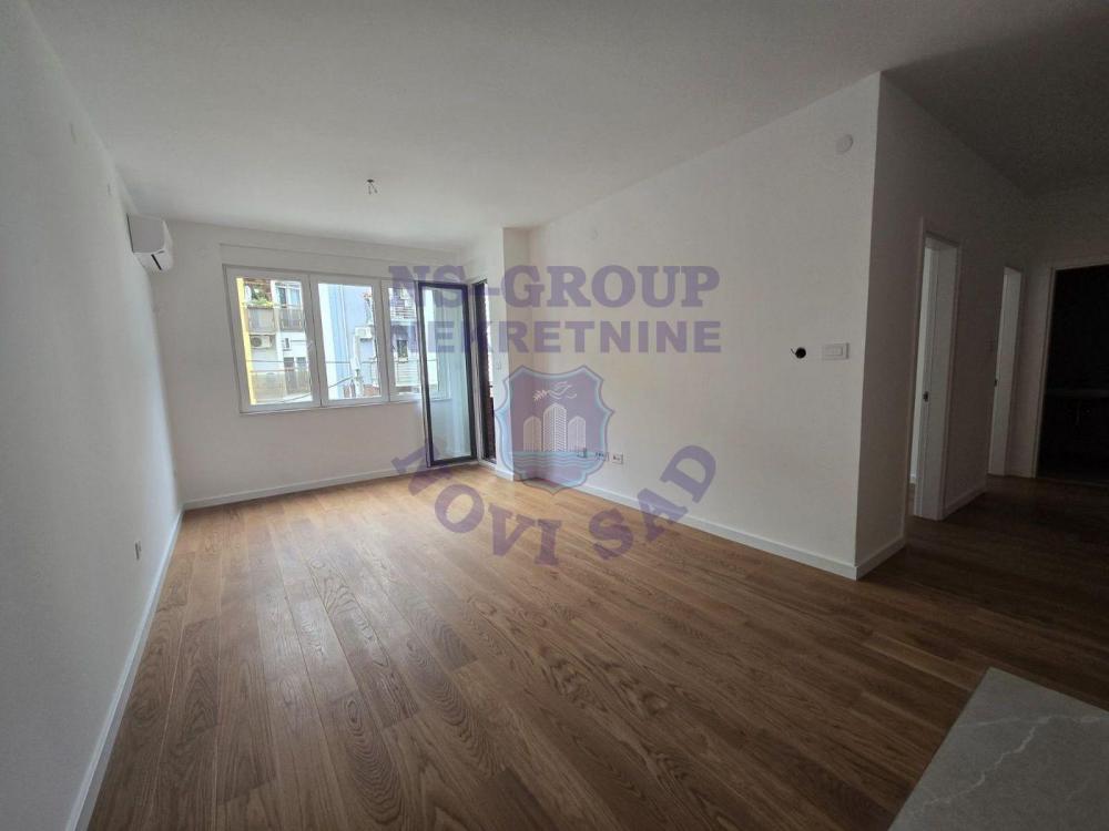 Slika 0 - Trosoban, 58m2, Grbavica Novi Sad, sa terasom, ima lift