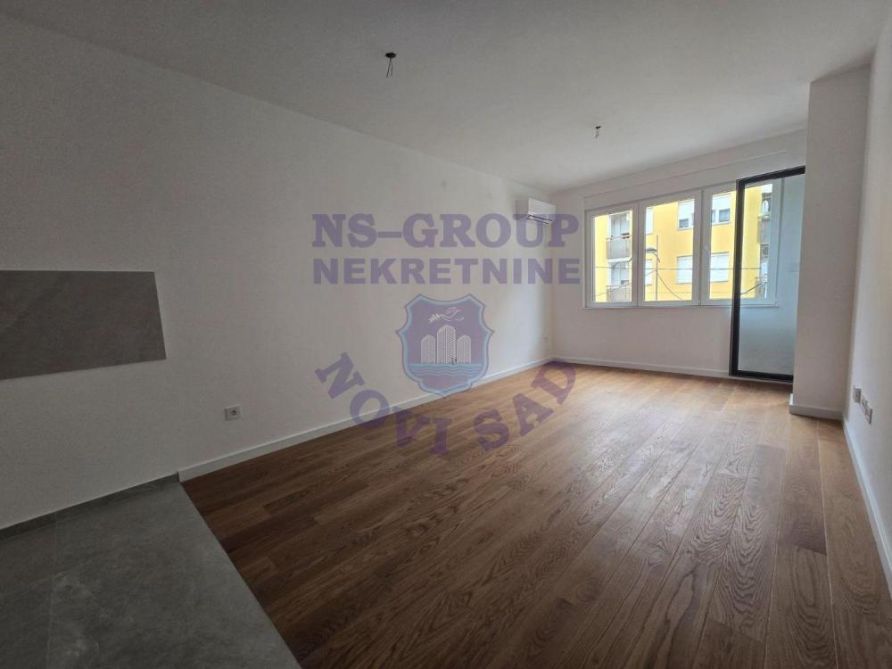 Slika 1 - Trosoban, 58m2, Grbavica Novi Sad, sa terasom, ima lift