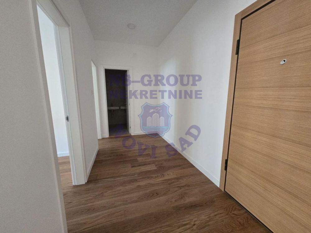 Slika 3 - Trosoban, 58m2, Grbavica Novi Sad, sa terasom, ima lift