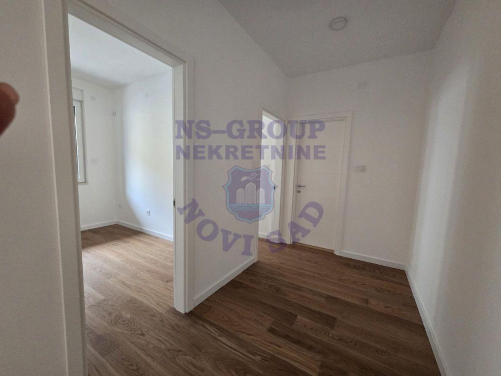 Slika 4 - Trosoban, 58m2, Grbavica Novi Sad, sa terasom, ima lift