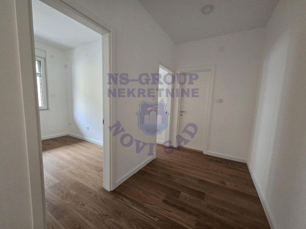 Slika 6 - Trosoban, 58m2, Grbavica Novi Sad, sa terasom, ima lift