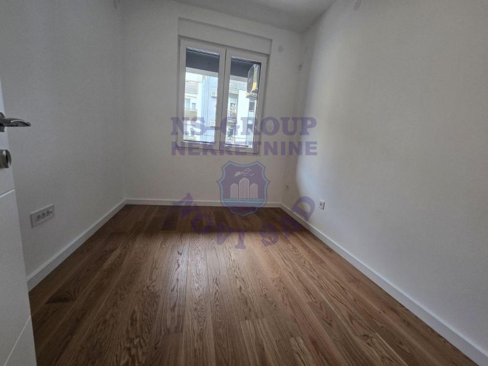 Slika 7 - Trosoban, 58m2, Grbavica Novi Sad, sa terasom, ima lift