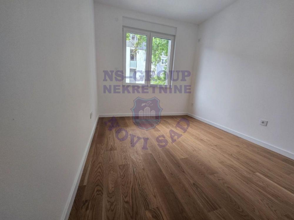 Slika 8 - Trosoban, 58m2, Grbavica Novi Sad, sa terasom, ima lift