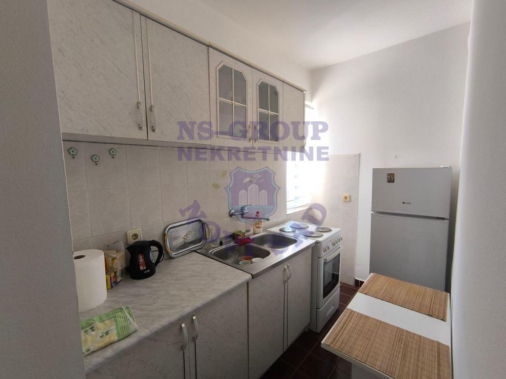 Slika 1 - Jednosoban, 28m2, Socijalno Novi Sad, sa terasom