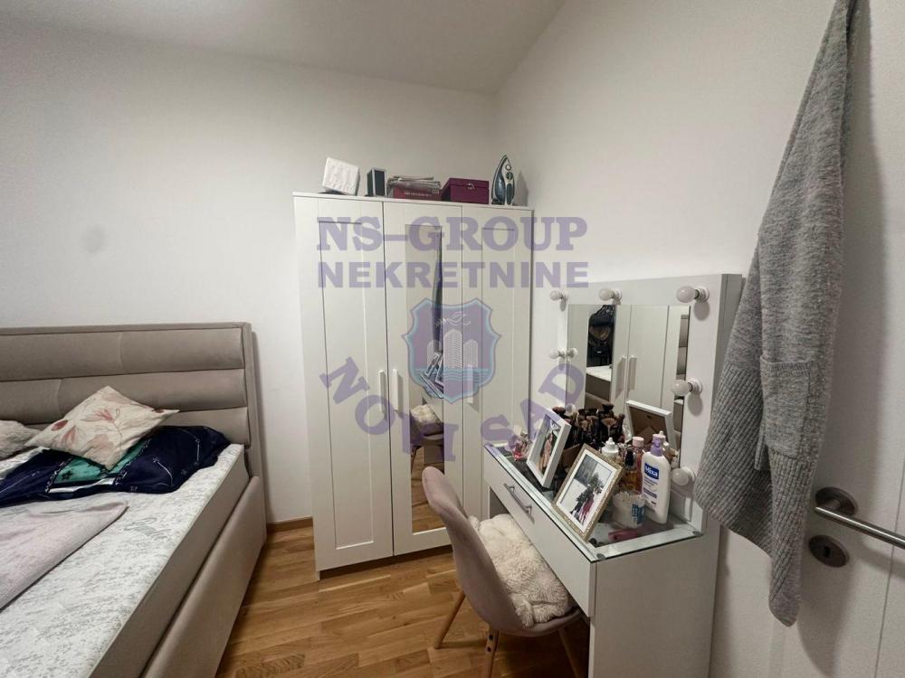 Slika 2 - Dvosoban, 43m2, Avijatičarsko naselje Novi Sad, sa terasom, ima lift