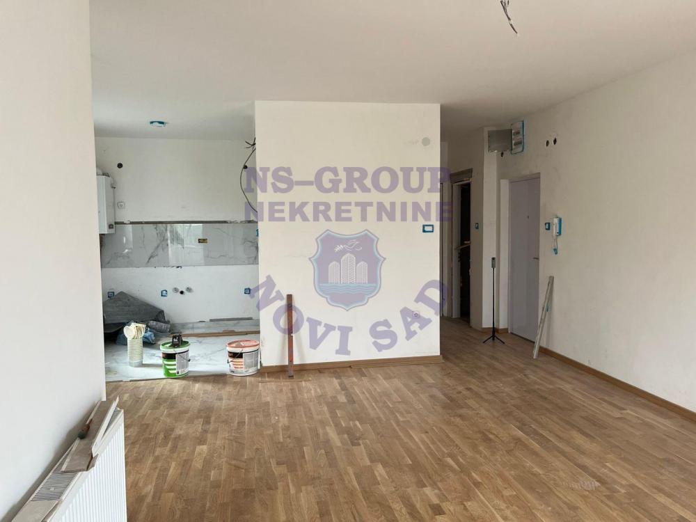 Slika 4 - Na prodaju prostran i svetao četvorosoban stan