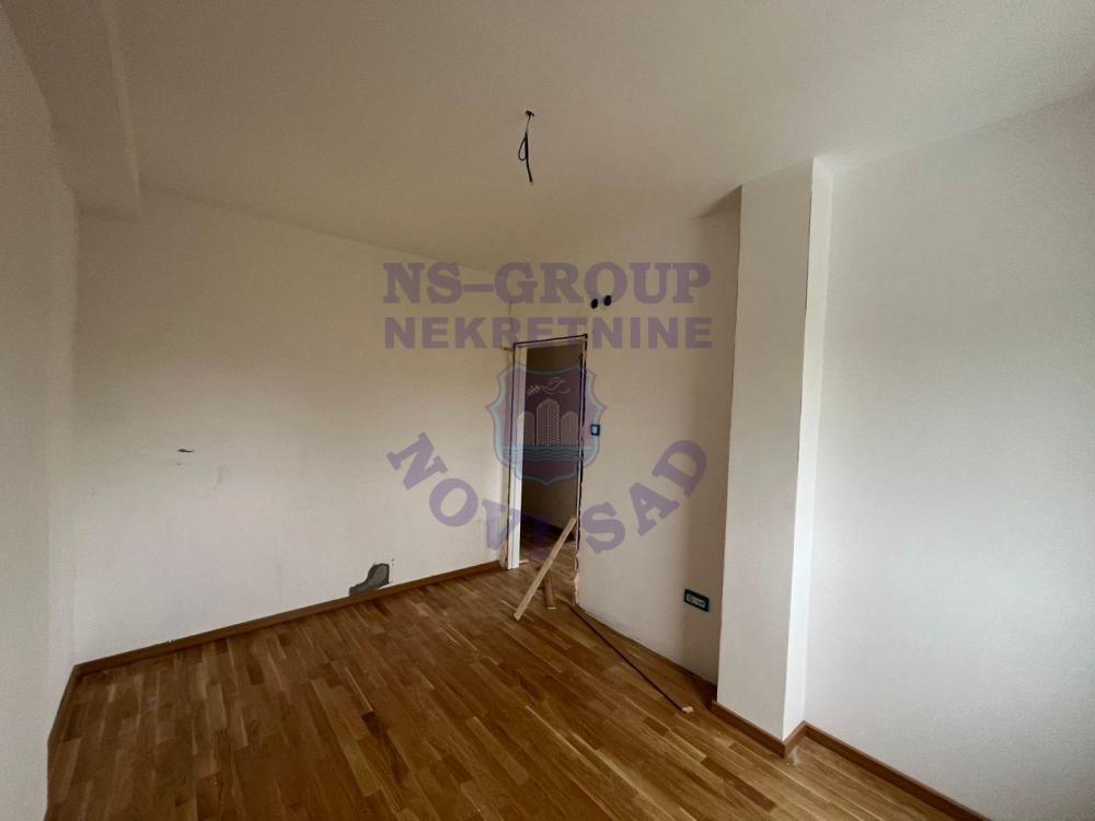 Slika 7 - Na prodaju prostran i svetao četvorosoban stan