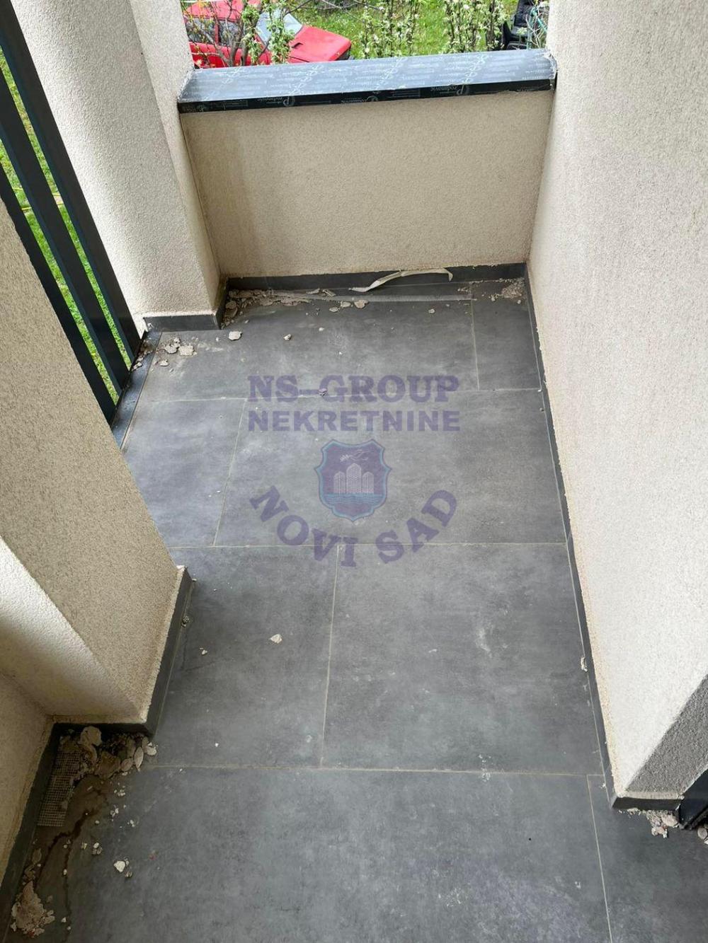 Slika 11 - Na prodaju prostran i svetao četvorosoban stan