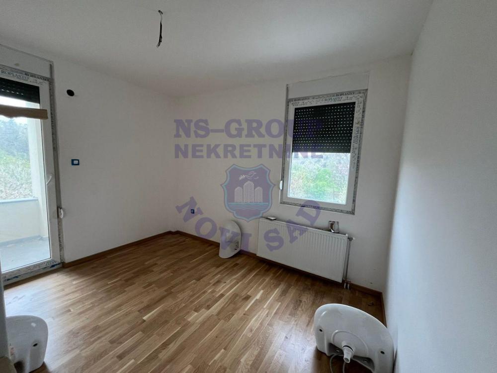 Slika 9 - Na prodaju prostran i svetao četvorosoban stan