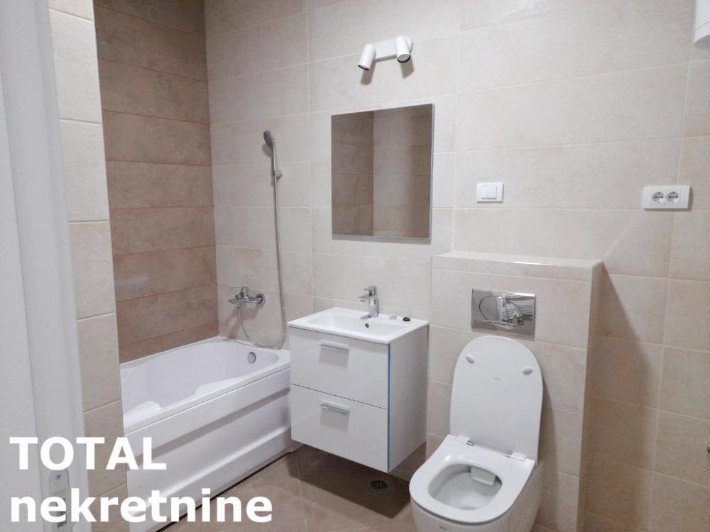 Slika 4 - Stan,PETROVARADIN,PETROVARADIN,kv: 71.00, € 163200, ID: 1102562