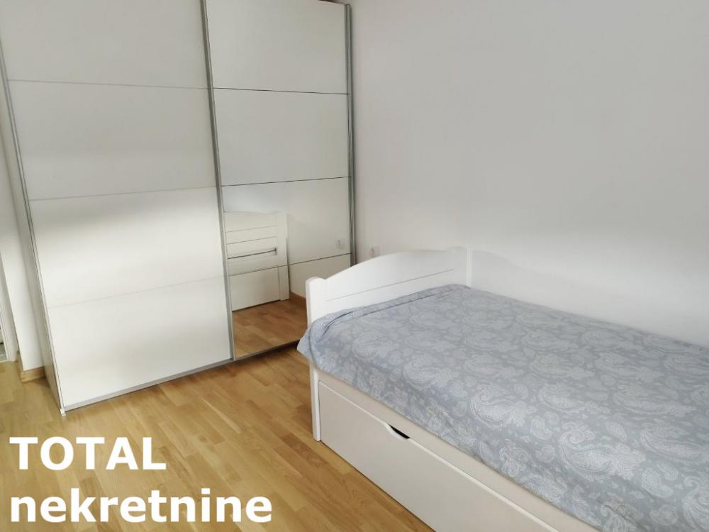 Slika 9 - Stan,PETROVARADIN,PETROVARADIN,kv: 71.00, € 163200, ID: 1102562