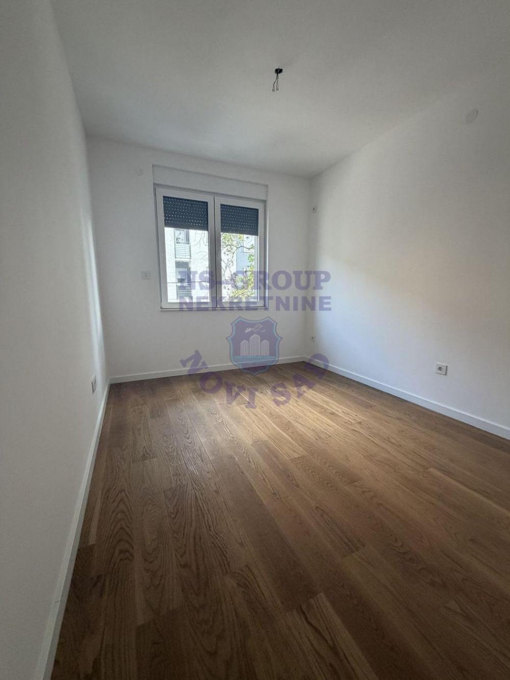 Slika 5 - Trosoban, 58m2, Grbavica Novi Sad, sa terasom, ima lift