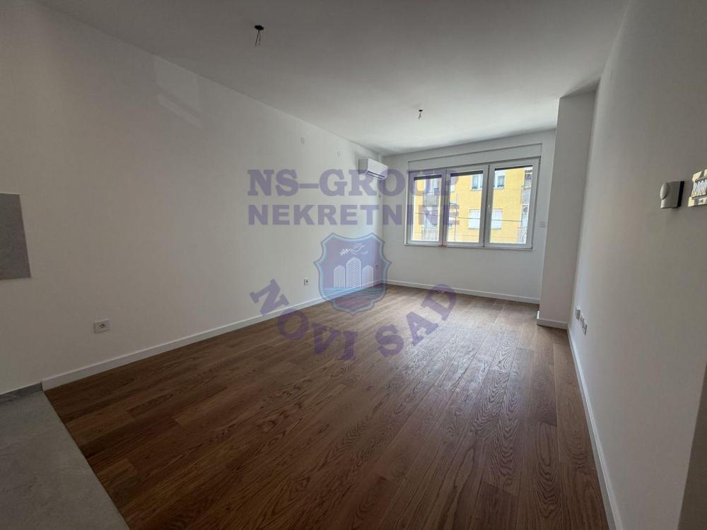 Slika 2 - Trosoban, 58m2, Grbavica Novi Sad, sa terasom, ima lift