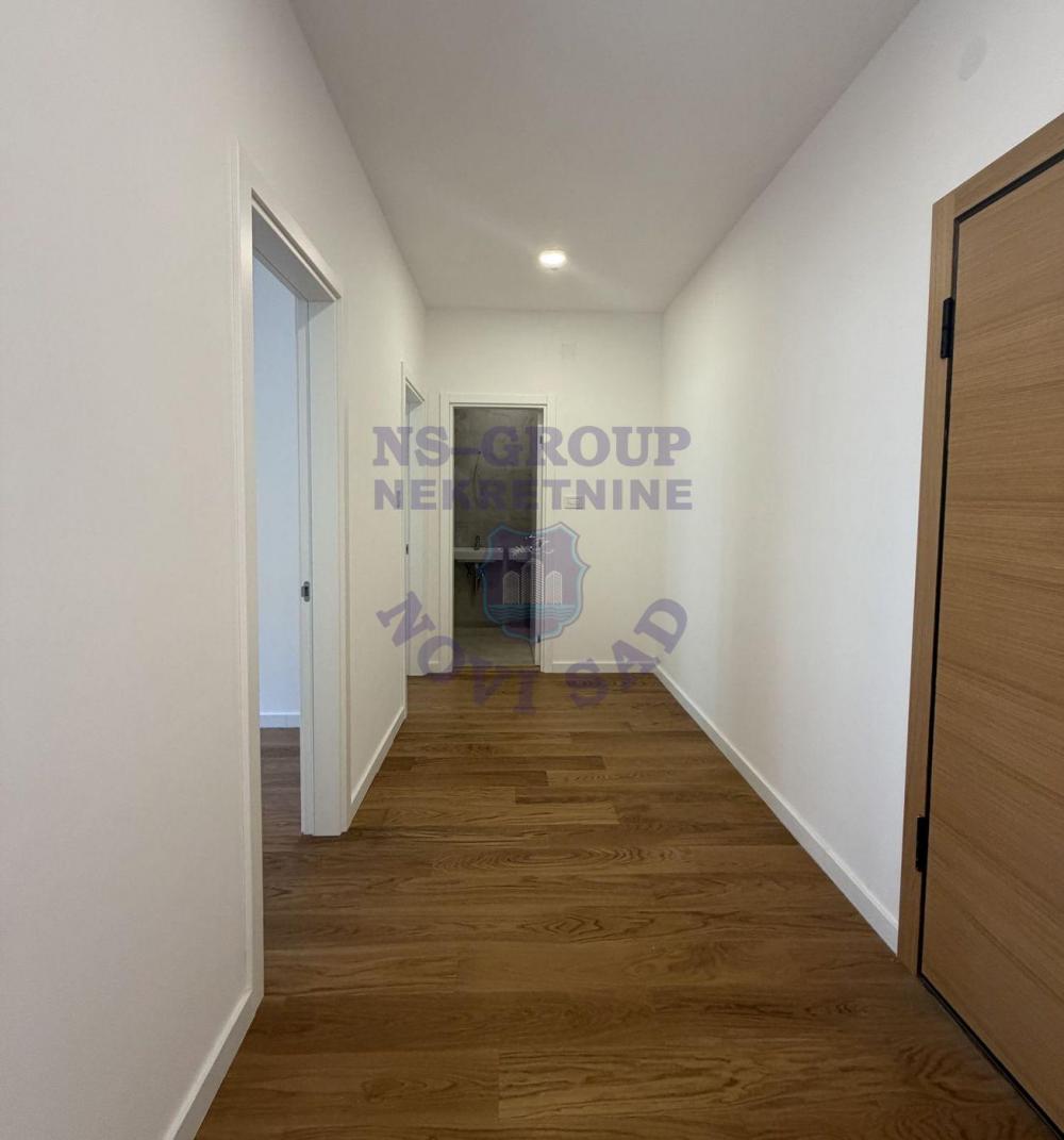 Slika 6 - Trosoban, 58m2, Grbavica Novi Sad, sa terasom, ima lift