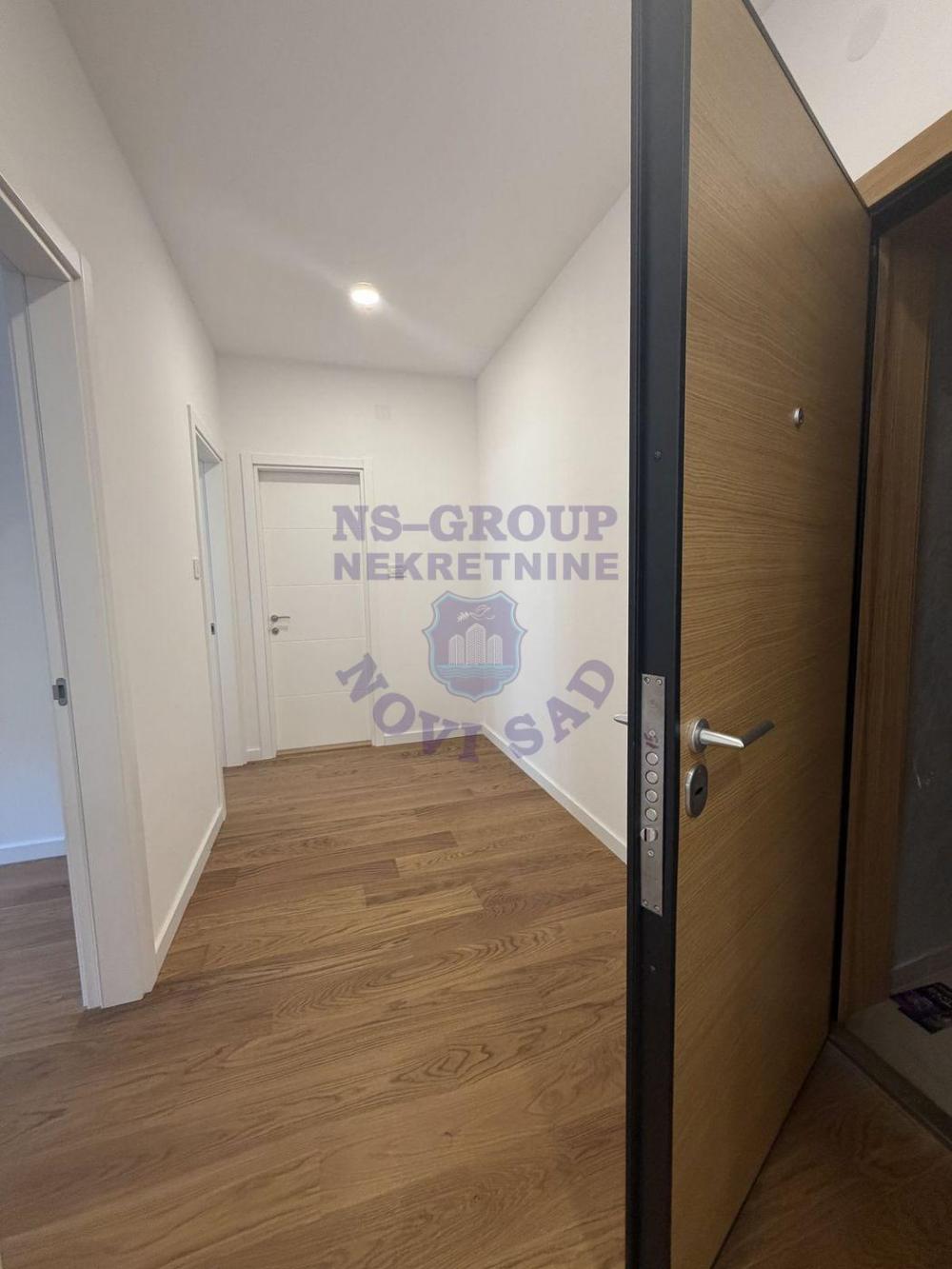 Slika 7 - Trosoban, 58m2, Grbavica Novi Sad, sa terasom, ima lift