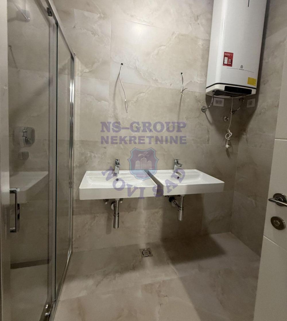 Slika 11 - Trosoban, 58m2, Grbavica Novi Sad, sa terasom, ima lift