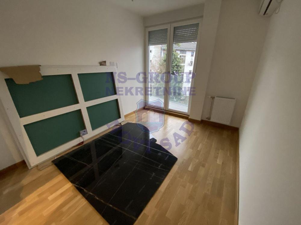 Slika 7 - Odlican trosoban stan na Podbari!