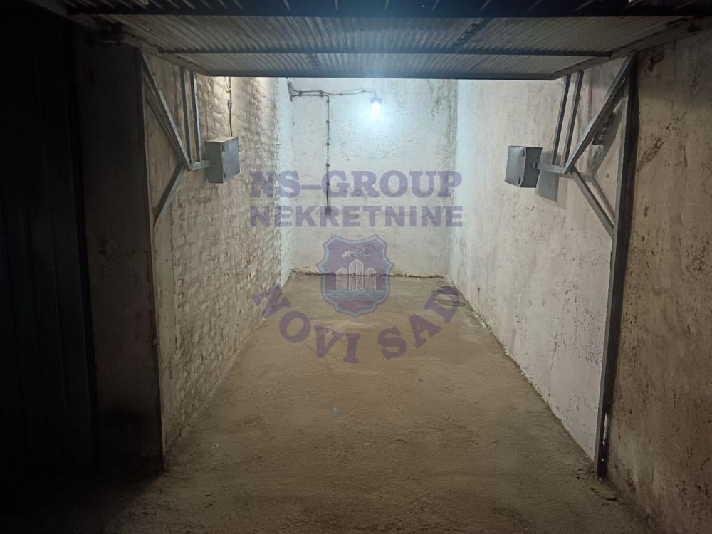 Glavna slika -Odlicna garaza na Keju 11m2