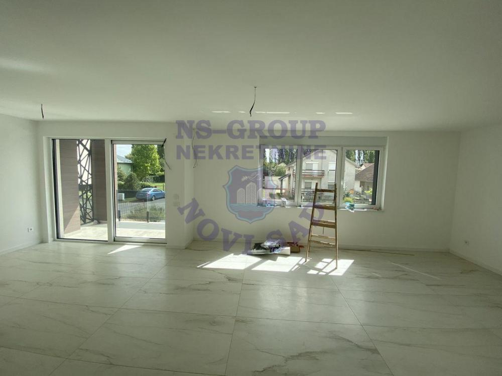 Slika 2 - Četvorosoban, 130m2, Somborska rampa Novi Sad, ima lift