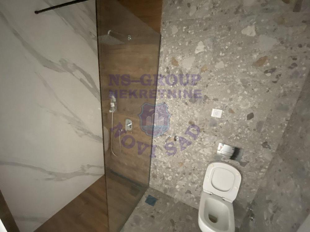 Slika 3 - Četvorosoban, 130m2, Somborska rampa Novi Sad, ima lift