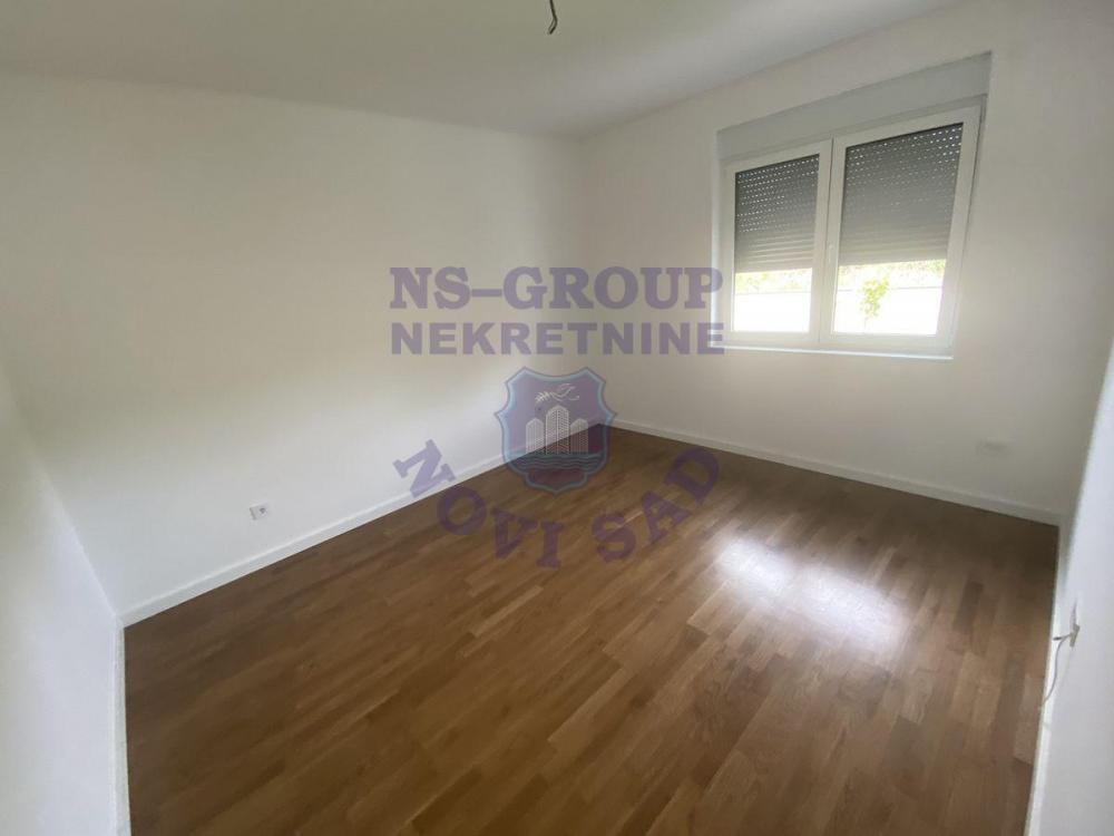 Slika 5 - Četvorosoban, 130m2, Somborska rampa Novi Sad, ima lift