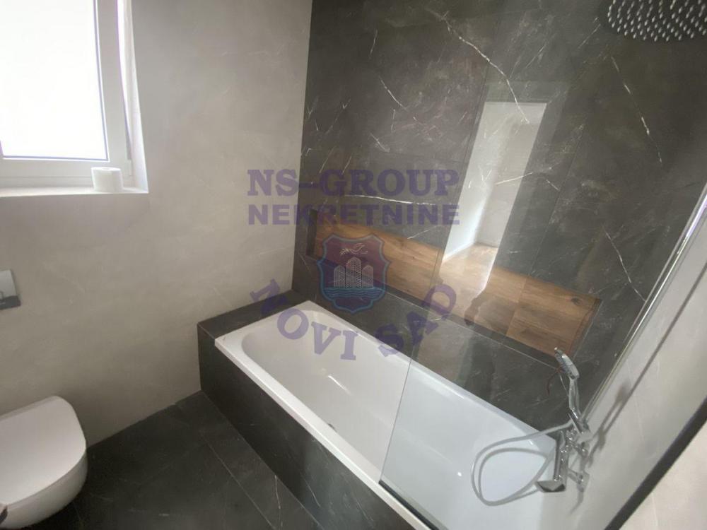 Slika 6 - Četvorosoban, 130m2, Somborska rampa Novi Sad, ima lift