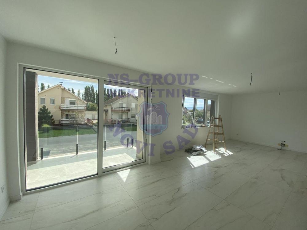 Glavna slika -Četvorosoban, 130m2, Somborska rampa Novi Sad, ima lift