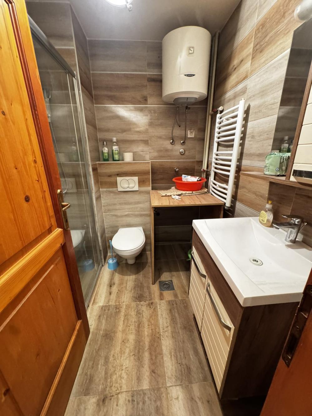 Slika 7 - GARSONJERA - NOVOSADSKOG SAJMA