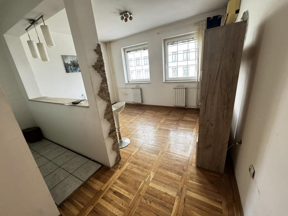 Slika 6 - GARSONJERA - NOVOSADSKOG SAJMA