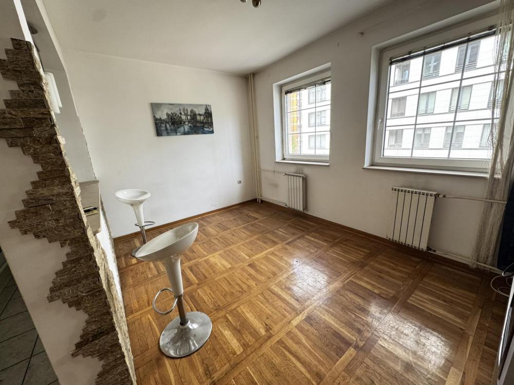 Slika 0 - GARSONJERA - NOVOSADSKOG SAJMA