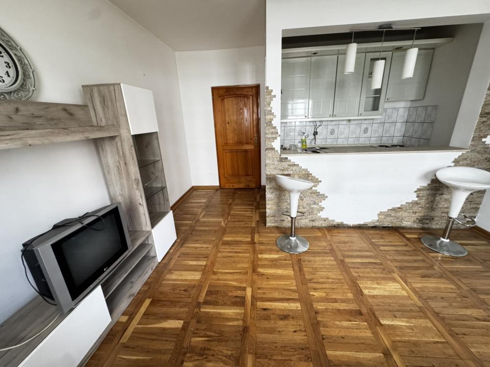 Slika 3 - GARSONJERA - NOVOSADSKOG SAJMA