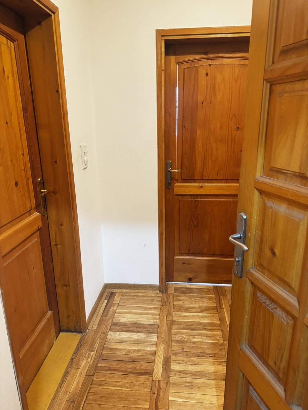 Slika 4 - GARSONJERA - NOVOSADSKOG SAJMA