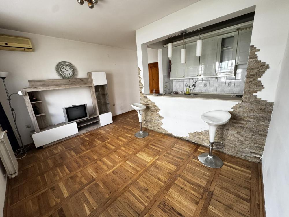 Glavna slika -GARSONJERA - NOVOSADSKOG SAJMA