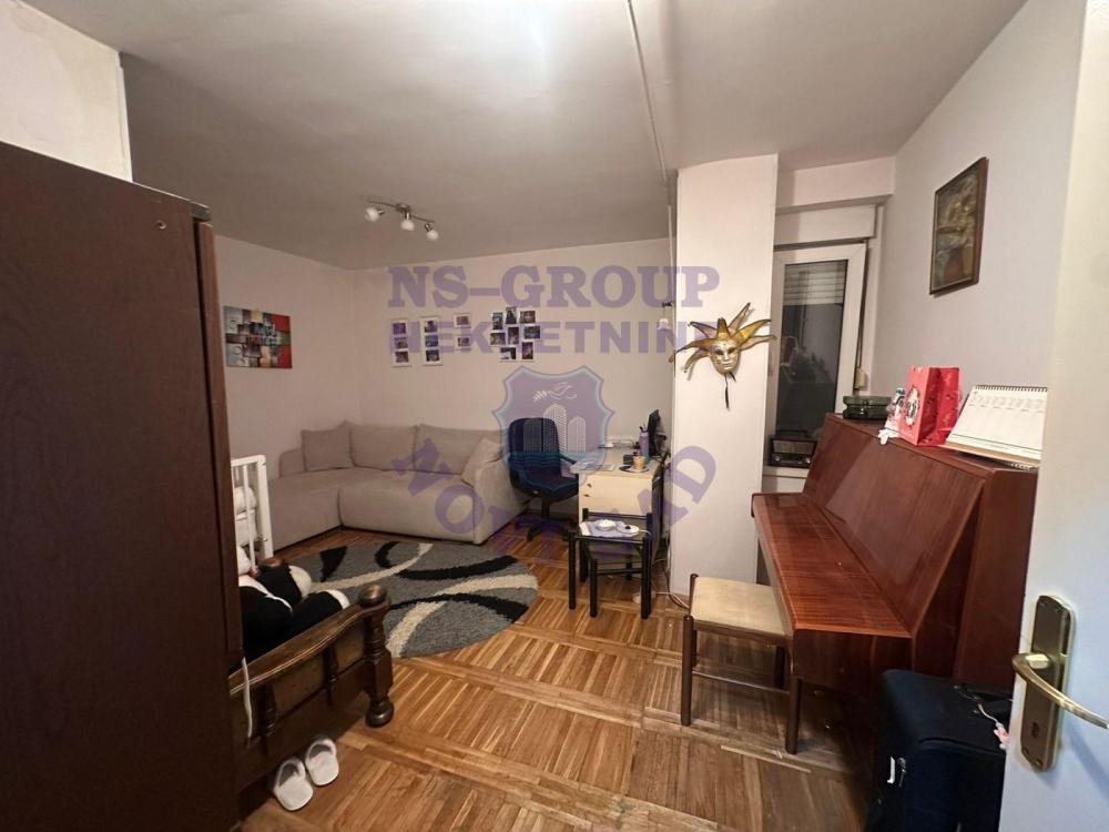Slika 2 - Troiposoban, 80m2, Bulevar oslobođenja Novi Sad, sa terasom, ima lift