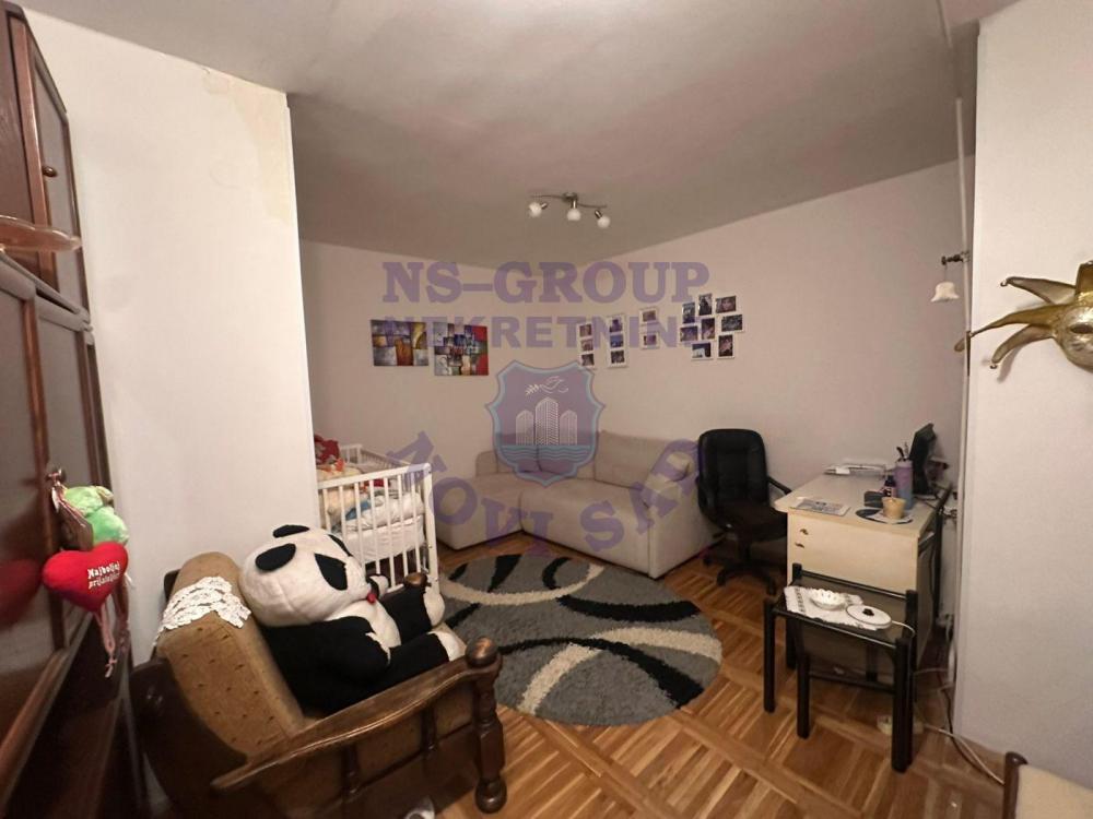 Slika 7 - Troiposoban, 80m2, Bulevar oslobođenja Novi Sad, sa terasom, ima lift