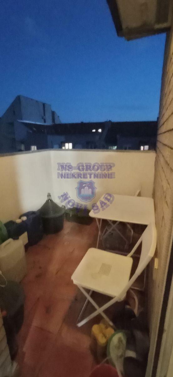 Slika 8 - Troiposoban, 80m2, Bulevar oslobođenja Novi Sad, sa terasom, ima lift