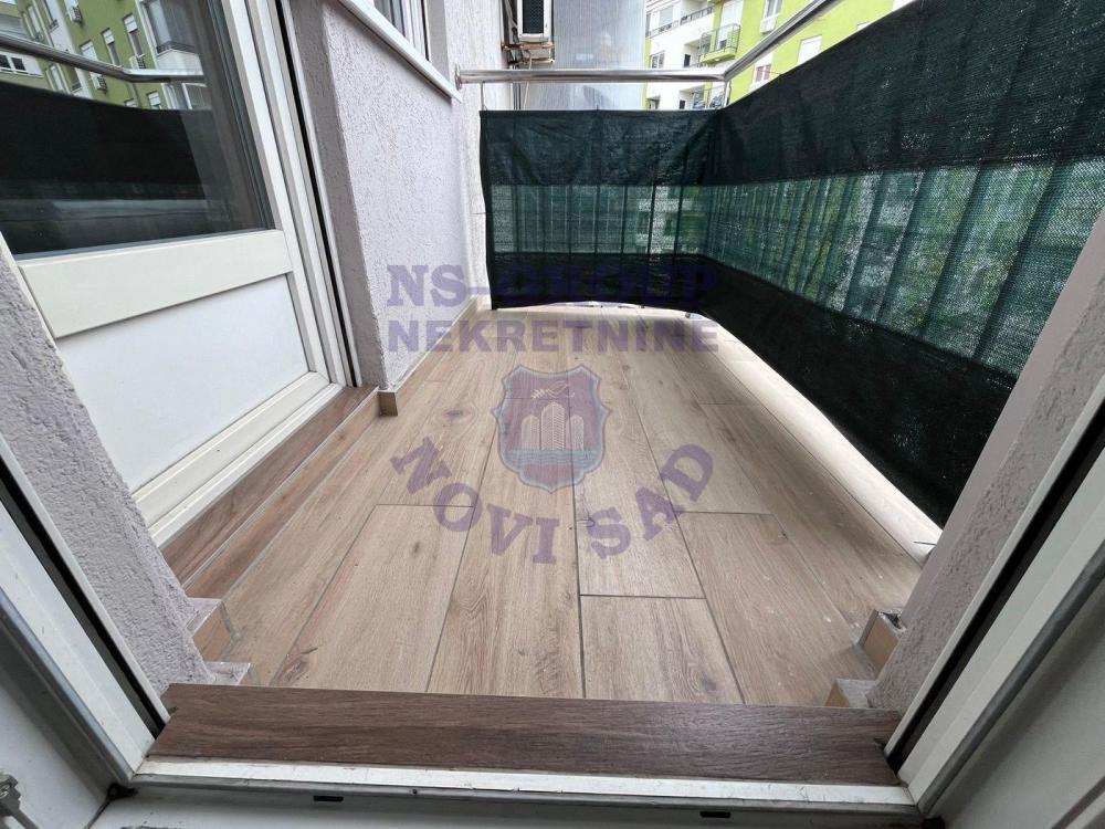 Slika 0 - Kompletno renoviran trosoban stan na Grbavici 