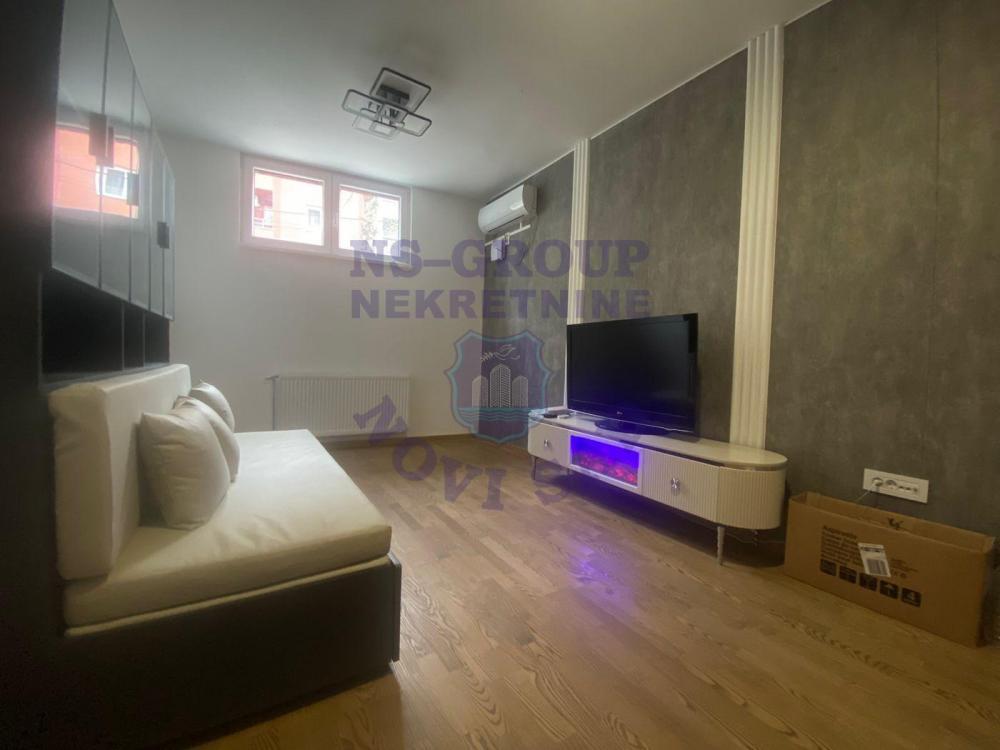 Glavna slika -Pred vama je odličan dvoiposoban stan u samo 44m2. 