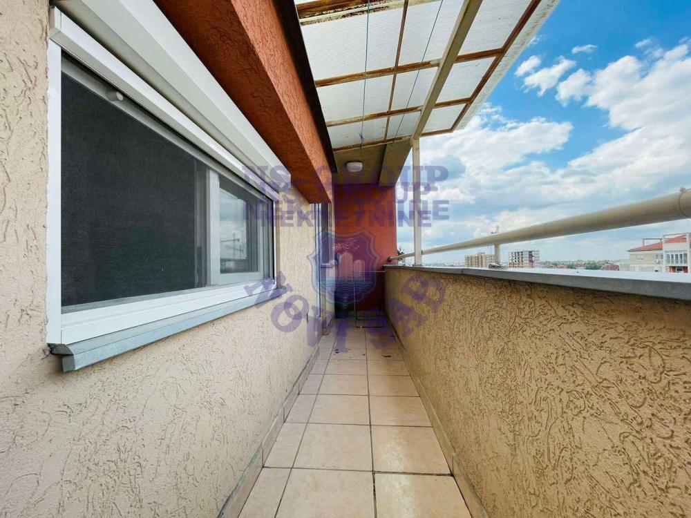Slika 0 - Trosoban kompletno renoviran na Novom Naselju 