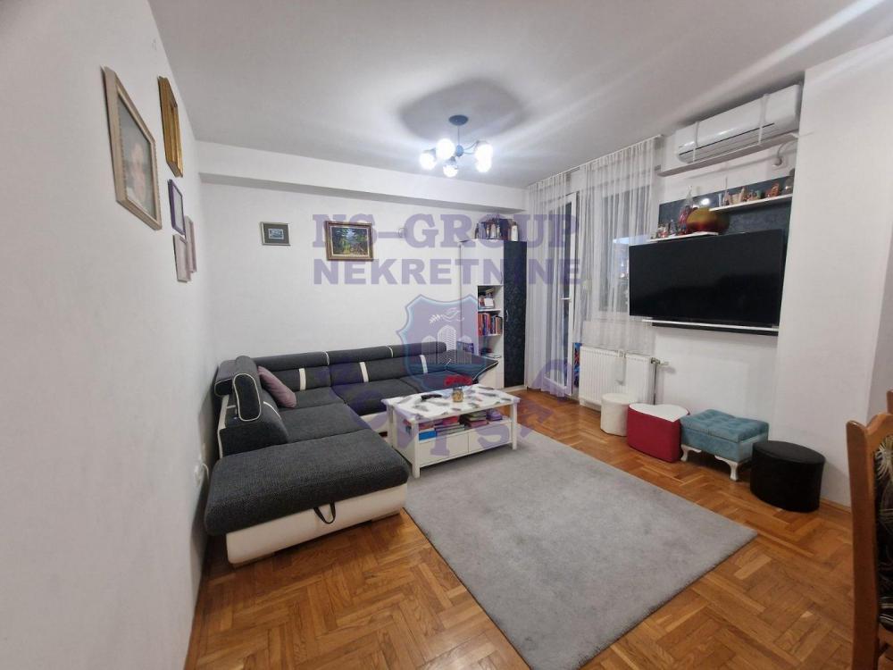 Glavna slika -Prodaja stana, 52m2, Bulevar Evrope Novi Sad, sa terasom, ima lift