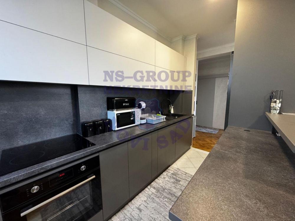 Slika 5 - Trosoban, 68m2, Novi Sad centar Novi Sad, sa terasom, ima lift