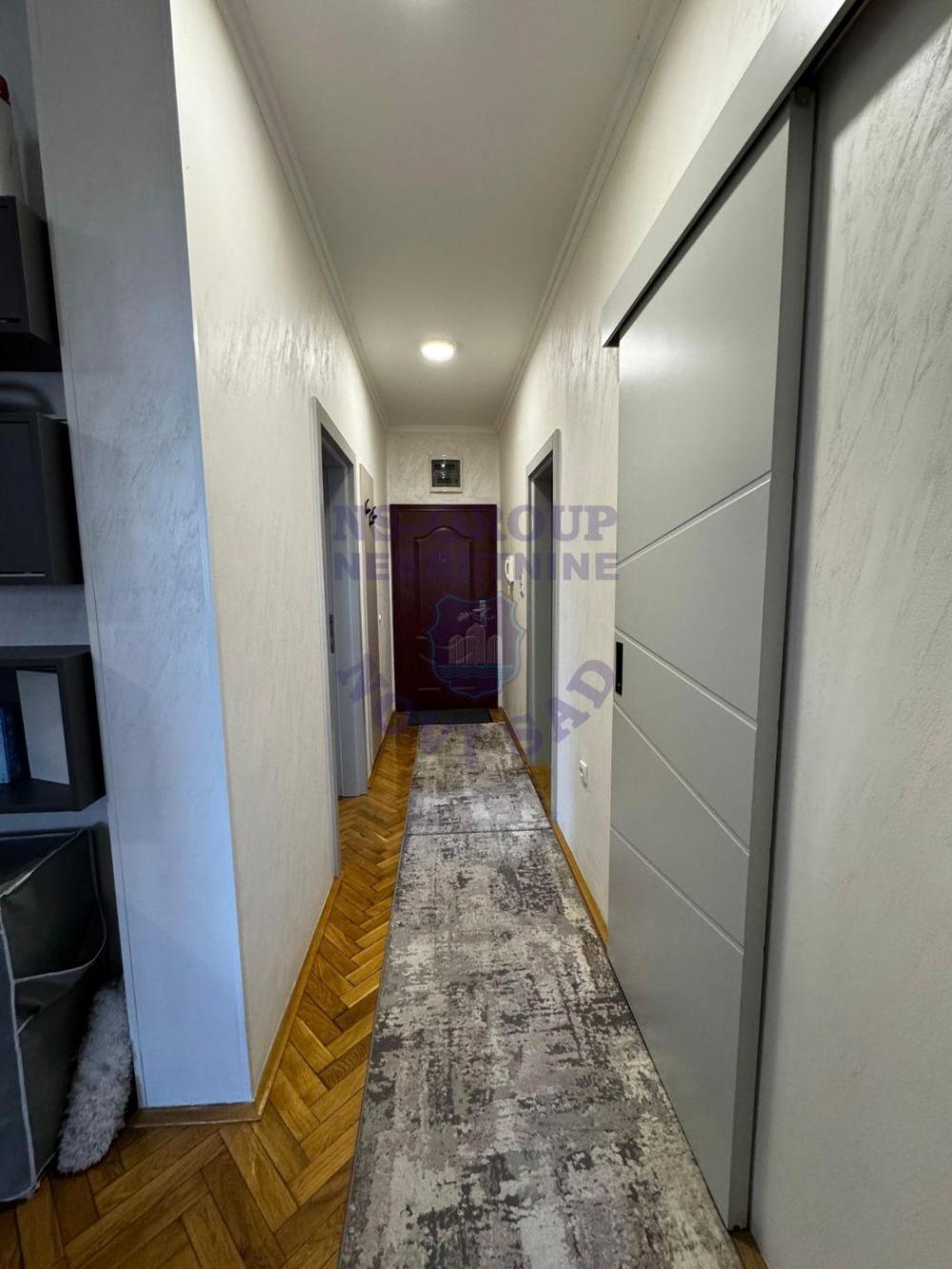 Slika 7 - Trosoban, 68m2, Novi Sad centar Novi Sad, sa terasom, ima lift