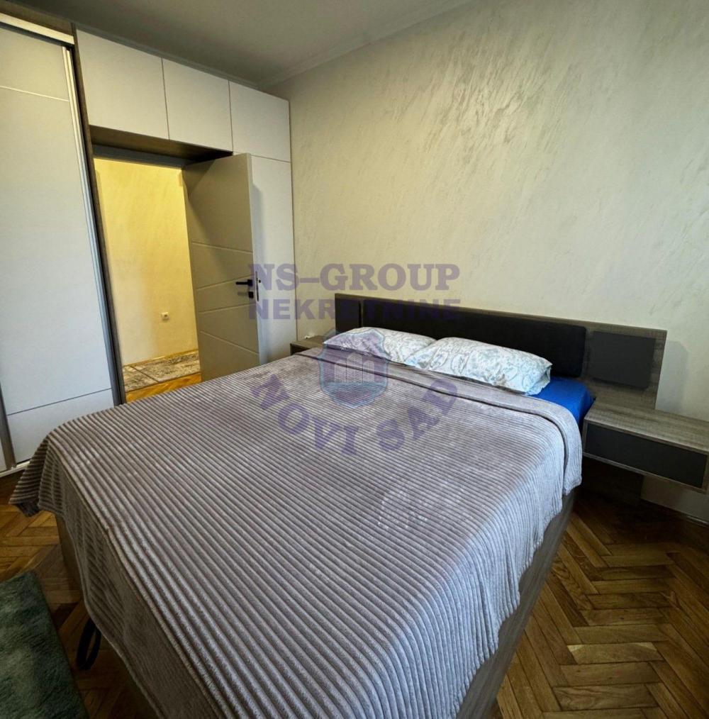 Slika 10 - Trosoban, 68m2, Novi Sad centar Novi Sad, sa terasom, ima lift