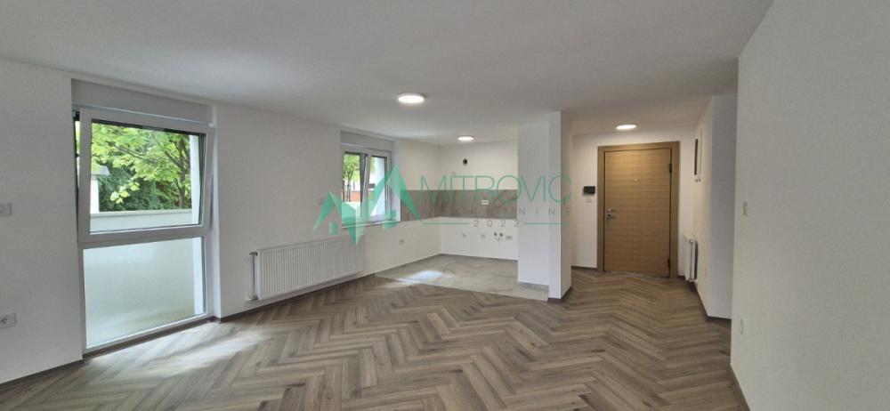 Slika 4 - Novi Sad, Telep - Četvorosoban stan površine 101m2 sa dva parking mesta i dvorištem 