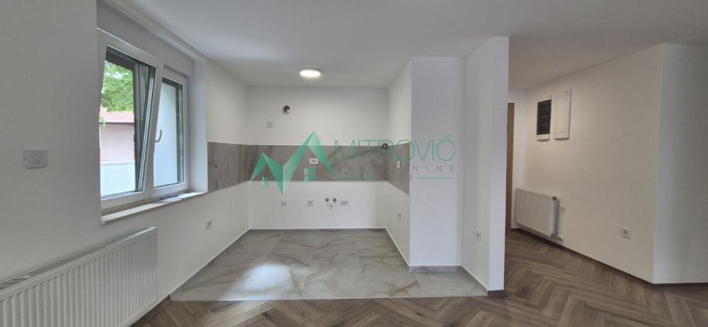 Slika 10 - Novi Sad, Telep - Četvorosoban stan površine 101m2 sa dva parking mesta i dvorištem 