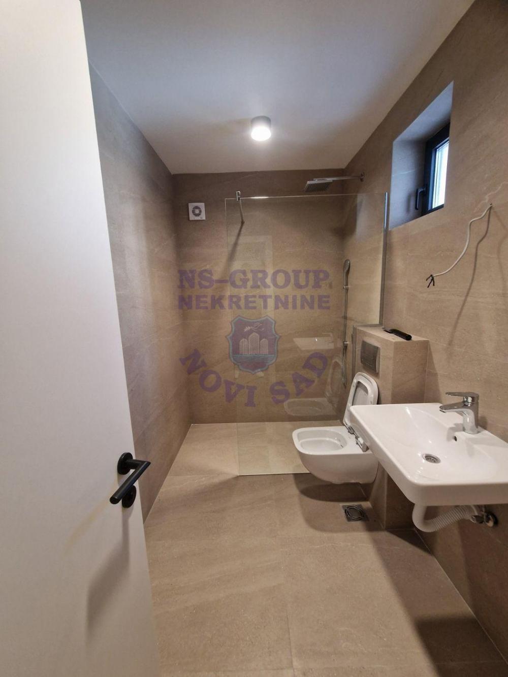 Slika 9 - 62m2 Grbavica! Dve spavaće sobe