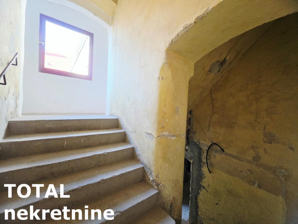 Slika 10 - Stan,NOVI SAD,PETROVARADIN,kv: 22.00, € 99000, ID: 1102572